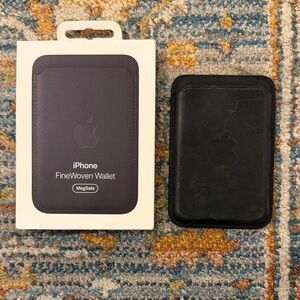 Apple iPhone FineWoven MagSafe Wallet - Dark Gray